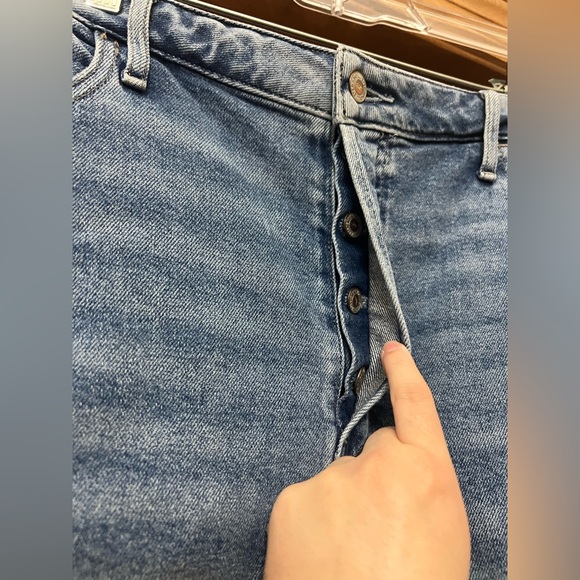 Hollister Curvy Ultra High Rise Vintage Straight Distressed Jeans Size 34 / 19S - Picture 8 of 15